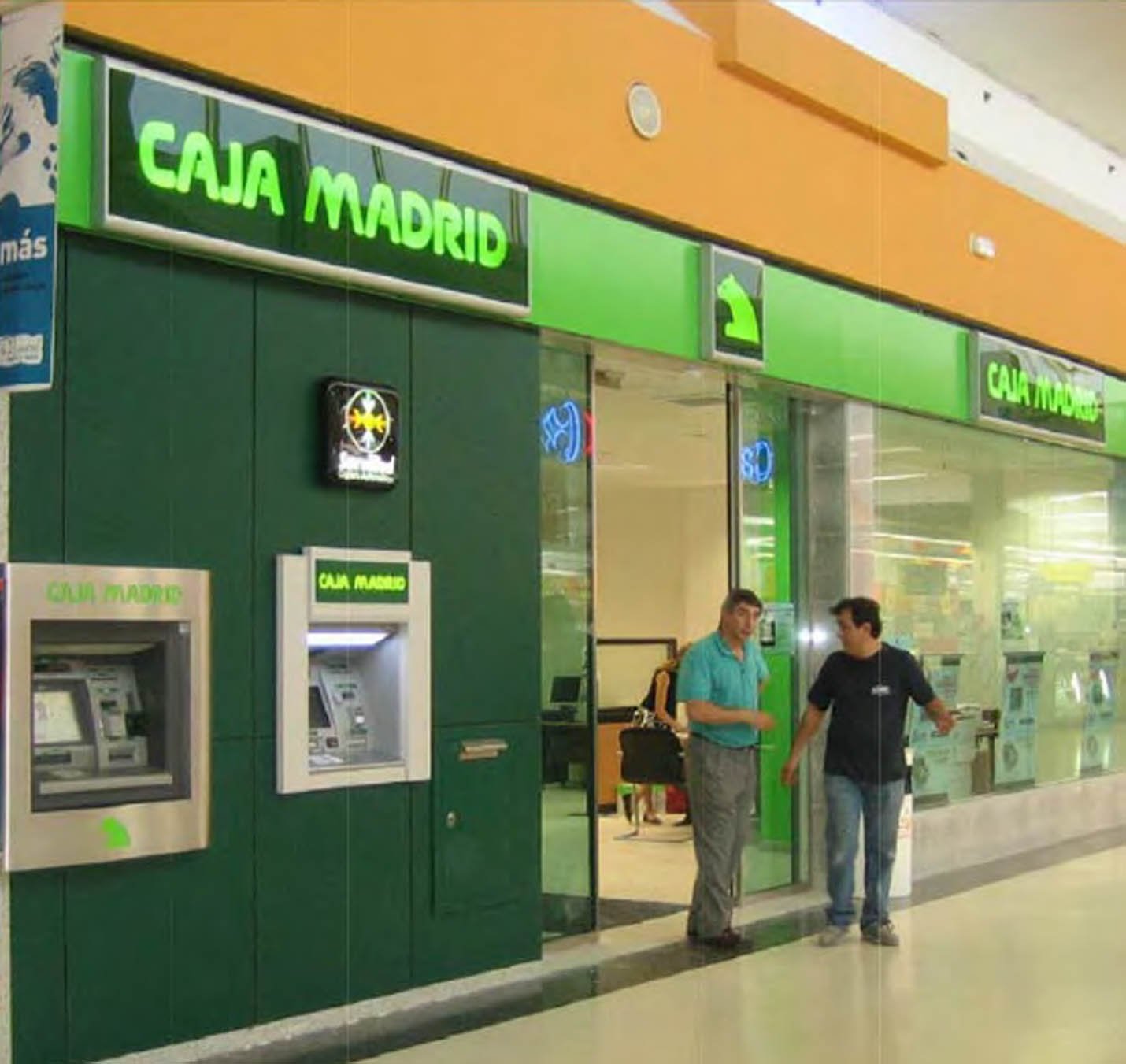 Diseño de oficinas banco administrativo en Madrid arquitecto a 90 grados